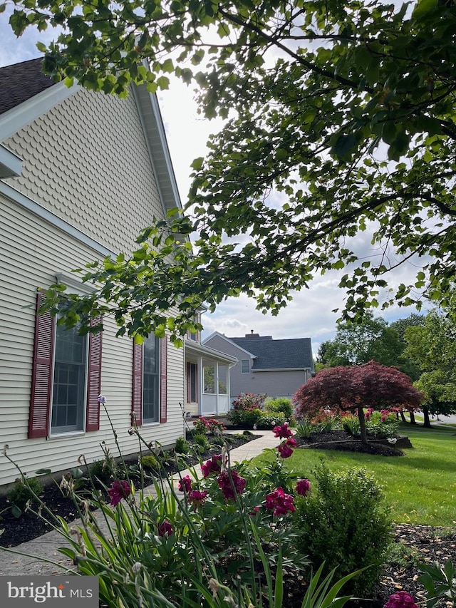 7 Camas Ct, Plainsboro, NJ 08536 - view of green lawn