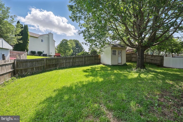 13297 Osage Dr, Woodbridge, VA 22193 - fenced backyard featuring a storage shed