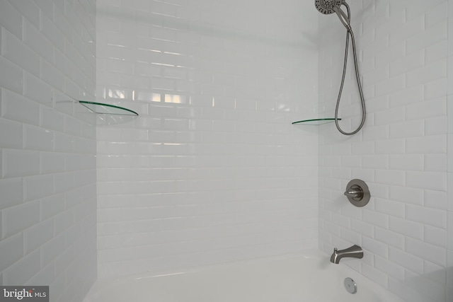 10905 Powers Ave, Cockeysville, MD 21030 - full bath with shower / tub combination