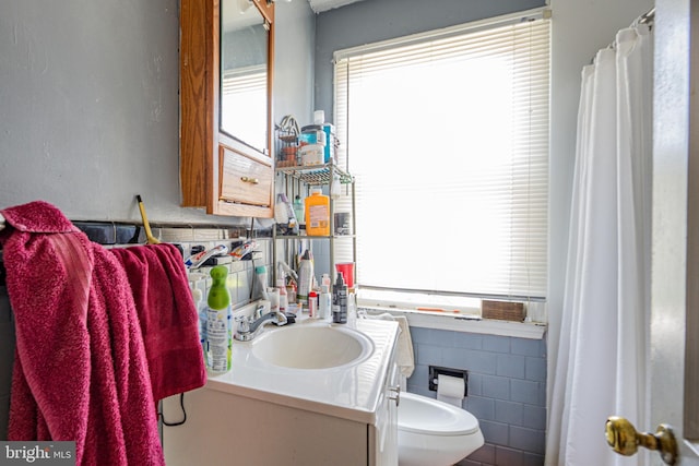 41161/2 Belle Ave, Baltimore, MD 21215 - bathroom with vanity and tile walls