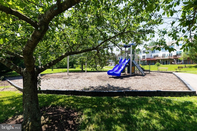 577 Francis Nicholson Way, Annapolis, MD 21401 - community playground with a yard