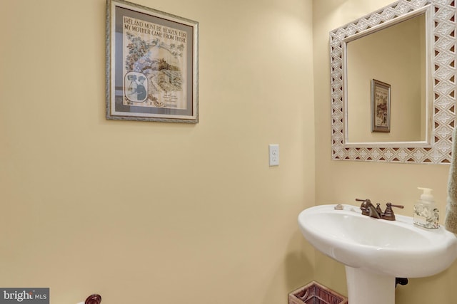 1283 Yarmouth Ln, New Cumberland, PA 17070 - bathroom featuring a sink