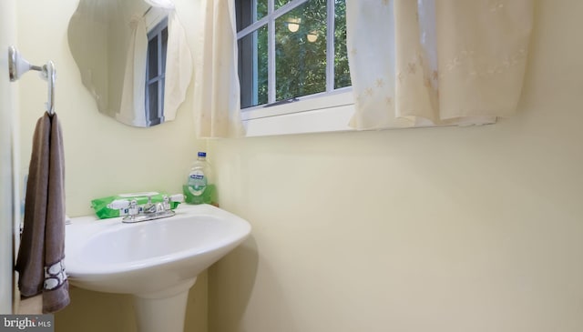 1081 Wynnwood Rd, Abington, PA 19001 - bathroom featuring a sink