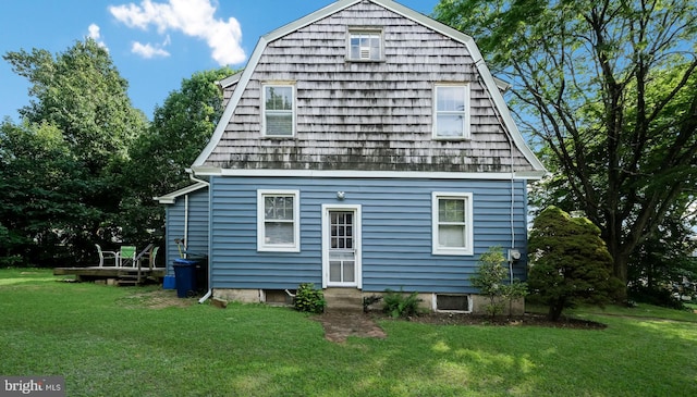 1081 Wynnwood Rd, Abington, PA 19001 - rear view of property featuring a gambrel roof and a yard
