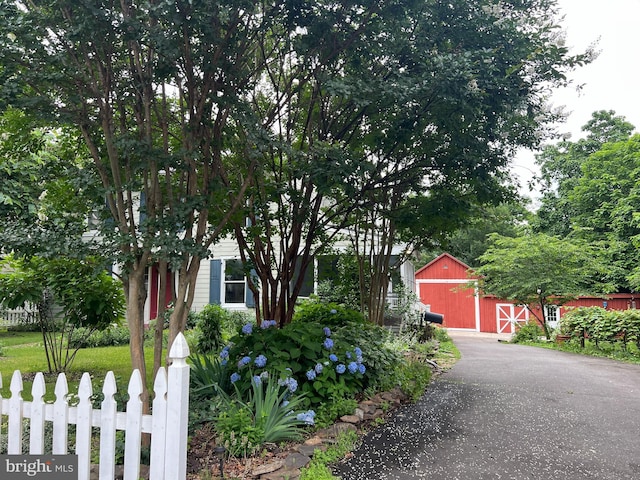 1012 Grant St, Herndon, VA 20170 - view of side of home featuring a barn and an outdoor structure