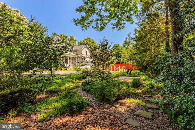 1012 Grant St, Herndon, VA 20170 - view of yard with an outbuilding