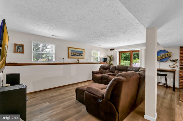47 Sheridan Rd, Arnold, MD 21012 - living area with wood finished floors and a textured ceiling