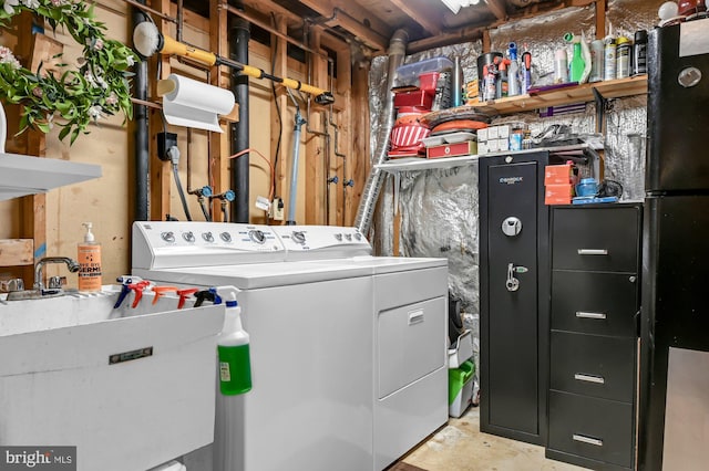 47 Sheridan Rd, Arnold, MD 21012 - laundry area with washing machine and clothes dryer