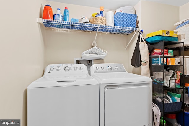 6111 Summit Pointe Dr, Harrisburg, PA 17111 - laundry room featuring washing machine and dryer
