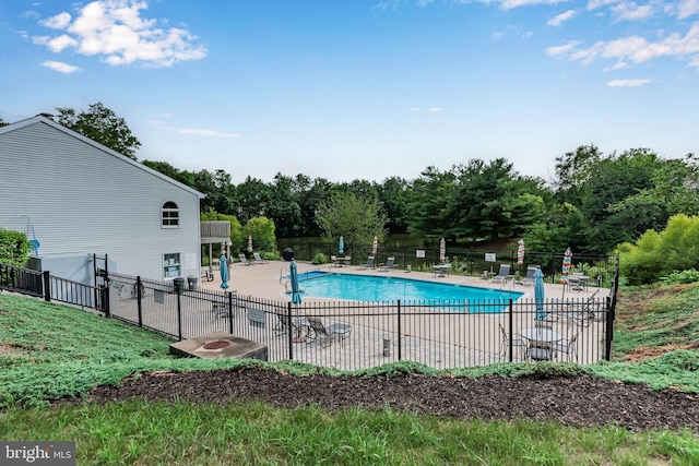 6111 Summit Pointe Dr, Harrisburg, PA 17111 - community pool with a patio