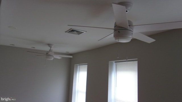 139 N 11th St, Allentown, PA 18102 - detailed view of ceiling fan