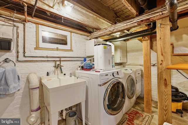 637 Constitution Ave NE, Washington, DC 20002 - laundry room featuring water heater and independent washer and dryer
