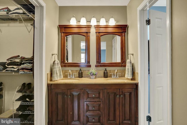 808 Redwood Ave, Reading, PA 19610 - full bath featuring double vanity and a spacious closet