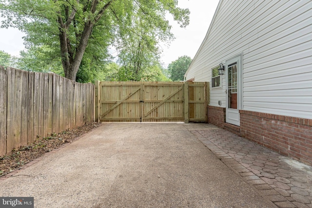 10311 Poe Dr, Manassas, VA 20110 - view of patio / terrace with a gate
