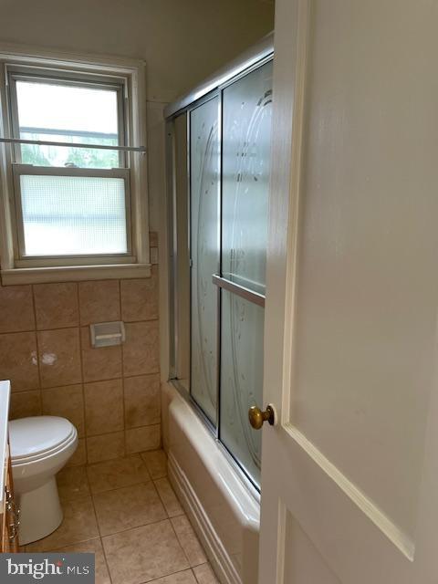 6813 10th Ave, Takoma Park, MD 20912 - full bathroom featuring tile patterned flooring and shower / bath combination with glass door