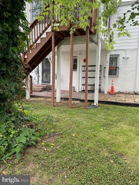6813 10th Ave, Takoma Park, MD 20912 - back of property featuring a yard