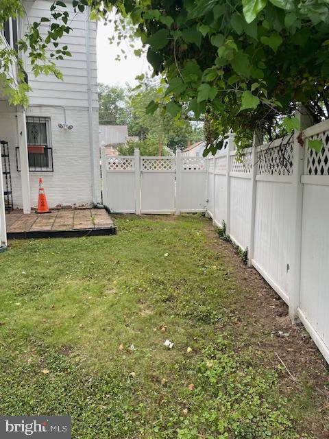 6813 10th Ave, Takoma Park, MD 20912 - fenced backyard featuring a deck