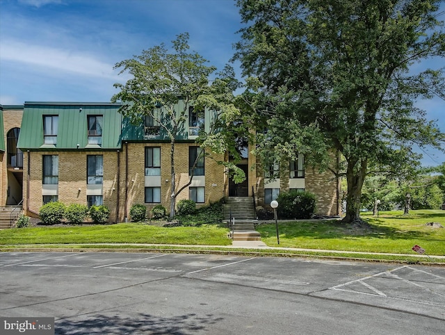 1042 Brinker Dr, Hagerstown, MD 21740 - view of building exterior with uncovered parking