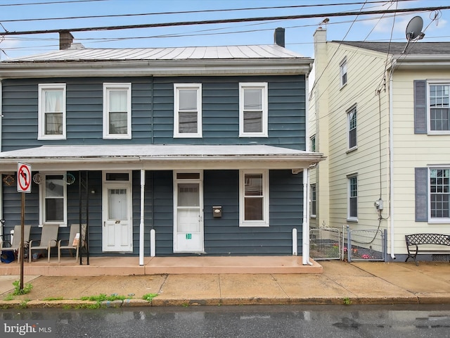 31 W Ferdinand St, Manheim, PA 17545 - view of front of property with a porch and a gate