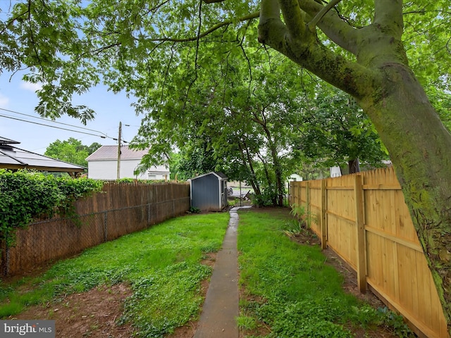 31 W Ferdinand St, Manheim, PA 17545 - fenced backyard featuring a storage unit
