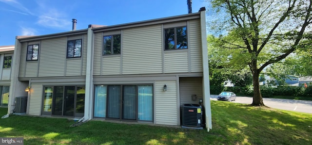 66 Twin Brooks Dr, Willow Grove, PA 19090 - rear view of house with a yard