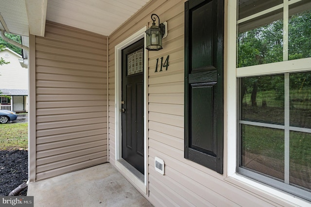 114 Dragoon Dr, Montross, VA 22520 - entrance to property featuring a porch