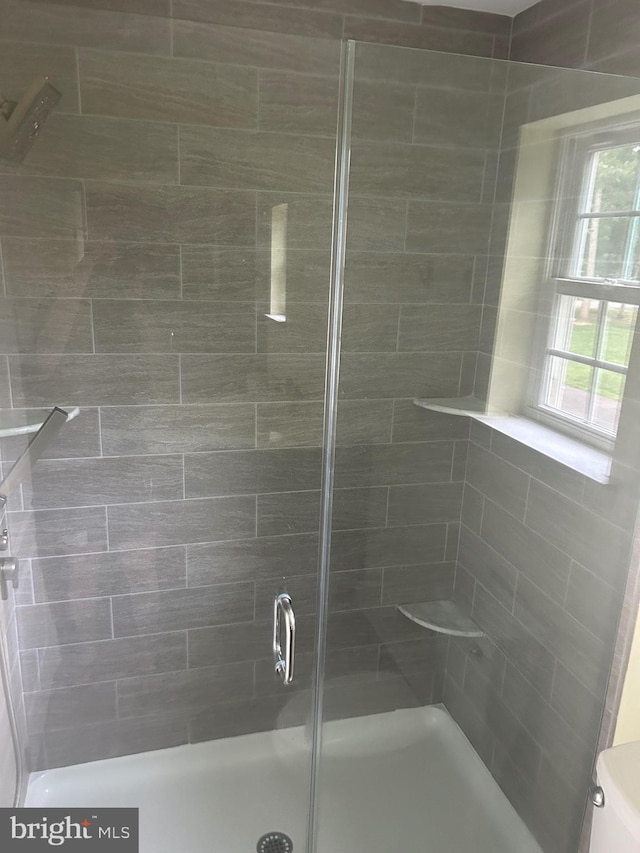 655 Morris Ave, Newfield, NJ 08344 - full bath with a shower stall
