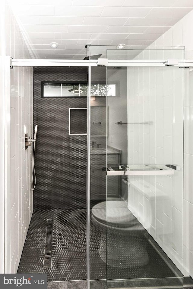 2432 S Culpeper St, Arlington, VA 22206 - full bath featuring a shower stall and recessed lighting