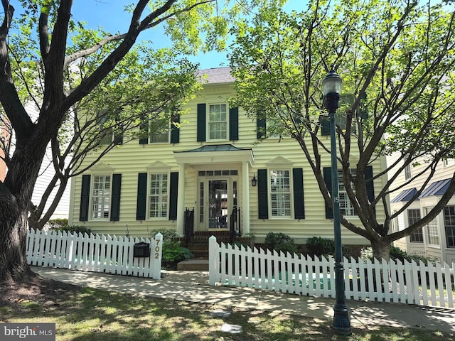 702 Linslade St, Gaithersburg, MD 20878 - colonial inspired home with a fenced front yard