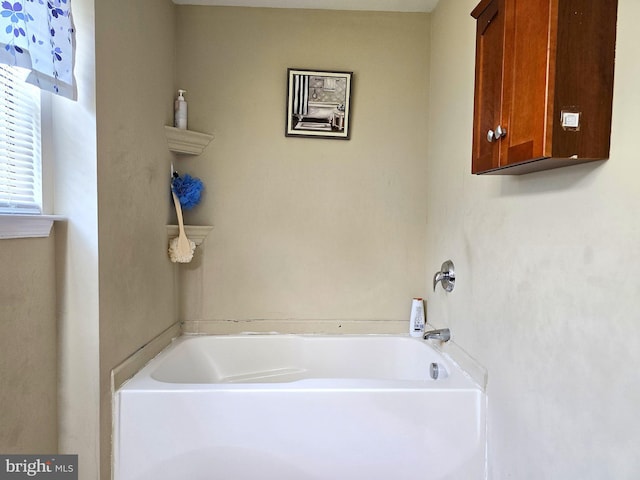 476 W Harvest Ln, Middletown, DE 19709 - bathroom with a bathtub