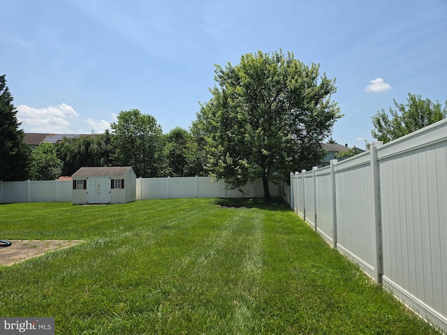 476 W Harvest Ln, Middletown, DE 19709 - fenced backyard featuring a shed