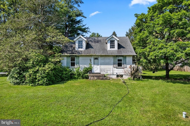 431 E Summit Ave, Telford, PA 18969 - cape cod house with a front lawn and roof with shingles