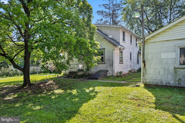 431 E Summit Ave, Telford, PA 18969 - view of property exterior with a lawn