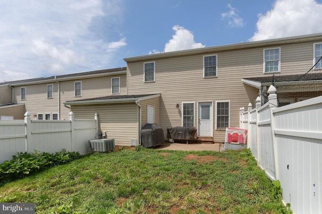 206 Lighthouse Dr, Jonestown, PA 17038 - rear view of property with a fenced backyard and a patio area