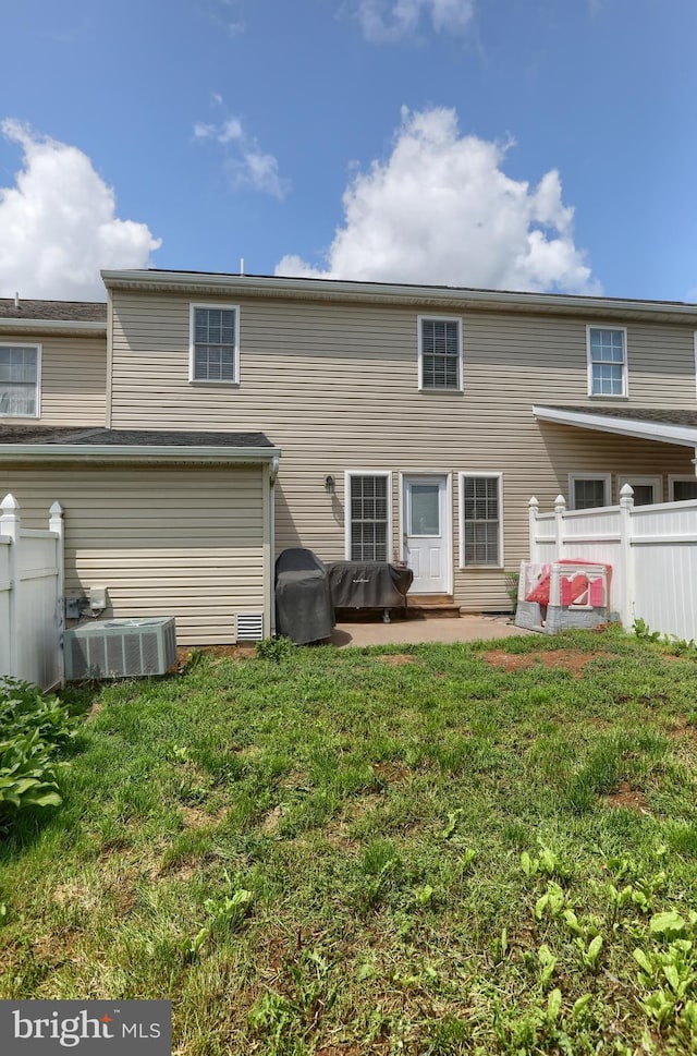 206 Lighthouse Dr, Jonestown, PA 17038 - rear view of property