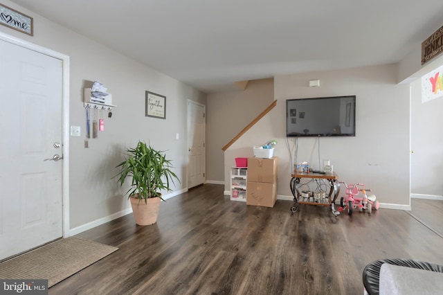 206 Lighthouse Dr, Jonestown, PA 17038 - foyer entrance with wood finished floors and baseboards