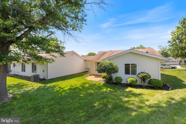 3533 Fitzhugh Ln Unit 77-A, Silver Spring, MD 20906 - rear view of property with a lawn