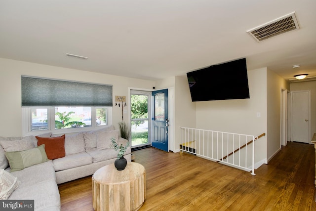 1411 Kentucky Ave, Woodbridge, VA 22191 - living area with wood finished floors
