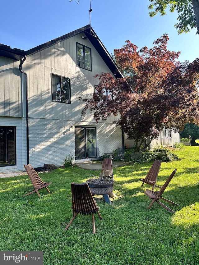 213 Tomahawk Dr, Conestoga, PA 17516 - back of house with a lawn and brick siding