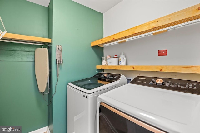 7 Kettlebrook Ct, Stafford, VA 22556 - laundry area featuring washing machine and dryer