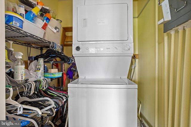 801 Yale Ave Unit 1016, Swarthmore, PA 19081 - laundry area with stacked washing machine and dryer