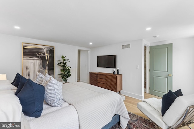 2165 E Gordon St, Philadelphia, PA 19125 - bedroom featuring light wood-style flooring, recessed lighting, and a closet