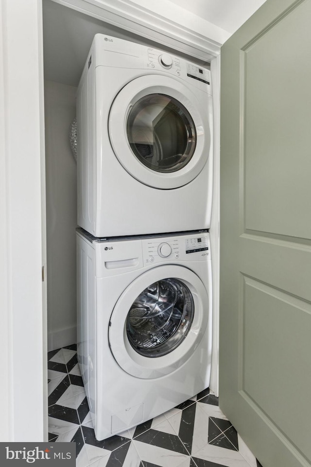 2165 E Gordon St, Philadelphia, PA 19125 - laundry area featuring stacked washer / drying machine