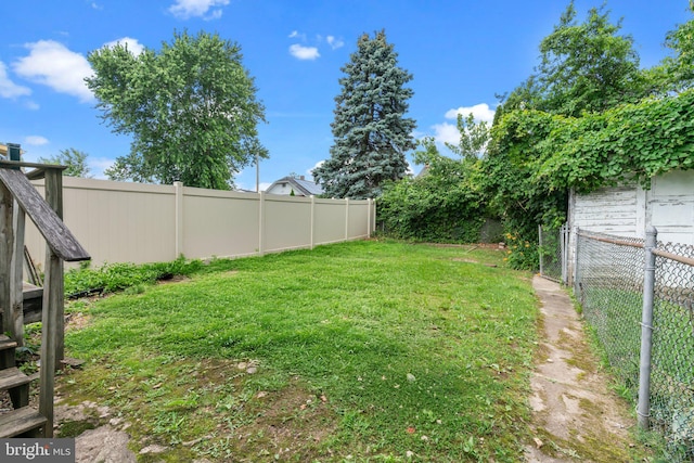 220 Homecrest Ave, Ewing, NJ 08638 - view of fenced backyard