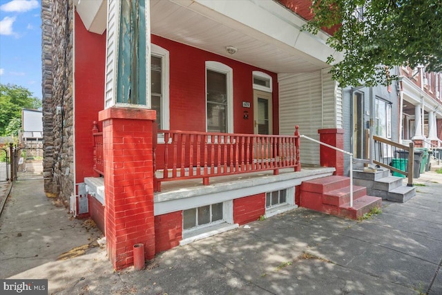 609 E Chestnut St, Lancaster, PA 17603 - view of front of home with a porch