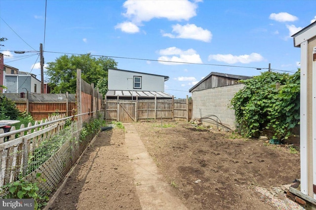 609 E Chestnut St, Lancaster, PA 17603 - fenced backyard with a vegetable garden