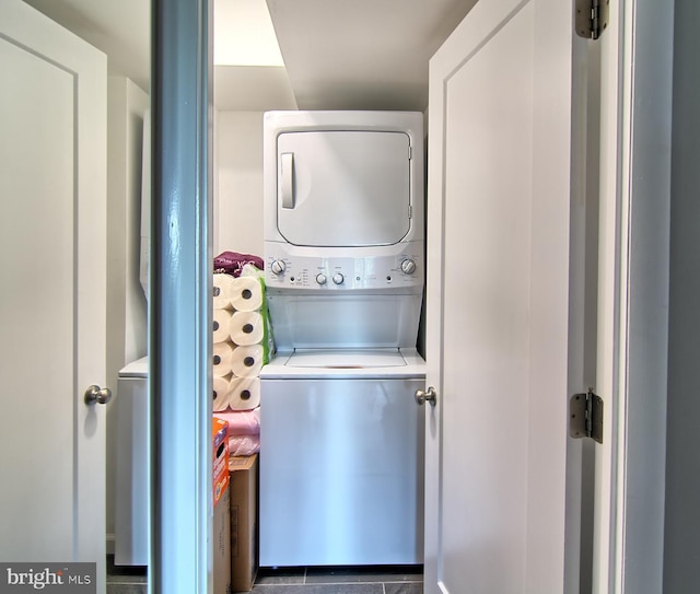 12 Stonehenge Cir Unit 12-5, Baltimore, MD 21208 - laundry area featuring estacked washer and dryer