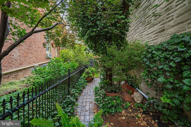 407 N 8th St, Allentown, PA 18102 - view of yard