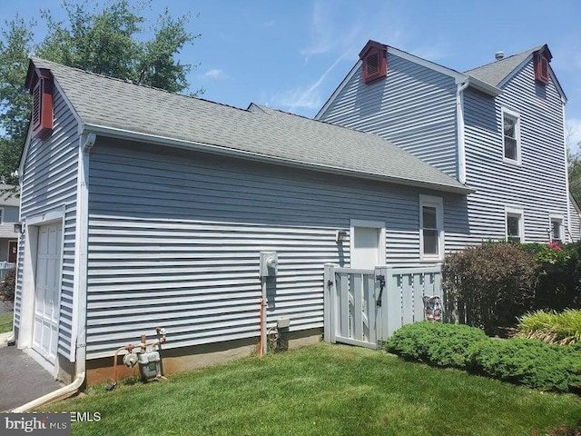 57 Turnberry Cir, Toms River, NJ 08753 - view of side of property featuring a garage, roof with shingles, and a yard
