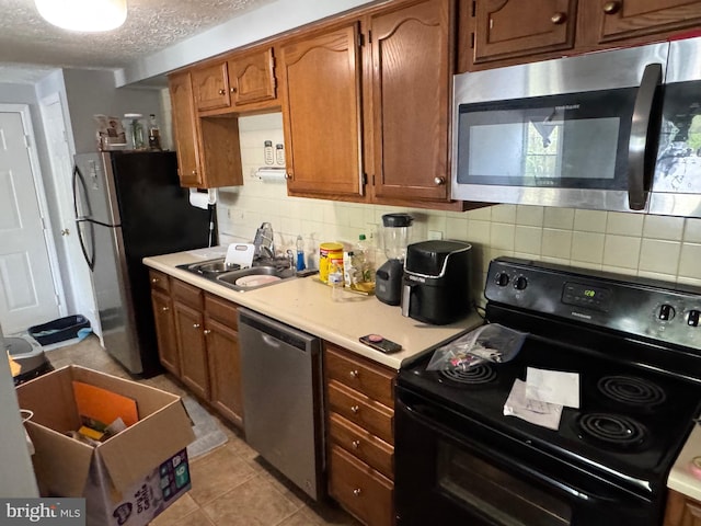 1305 Cedar Crest Ct Unit 1305-D, Edgewood, MD 21040 - kitchen with stainless steel appliances, light countertops, and backsplash